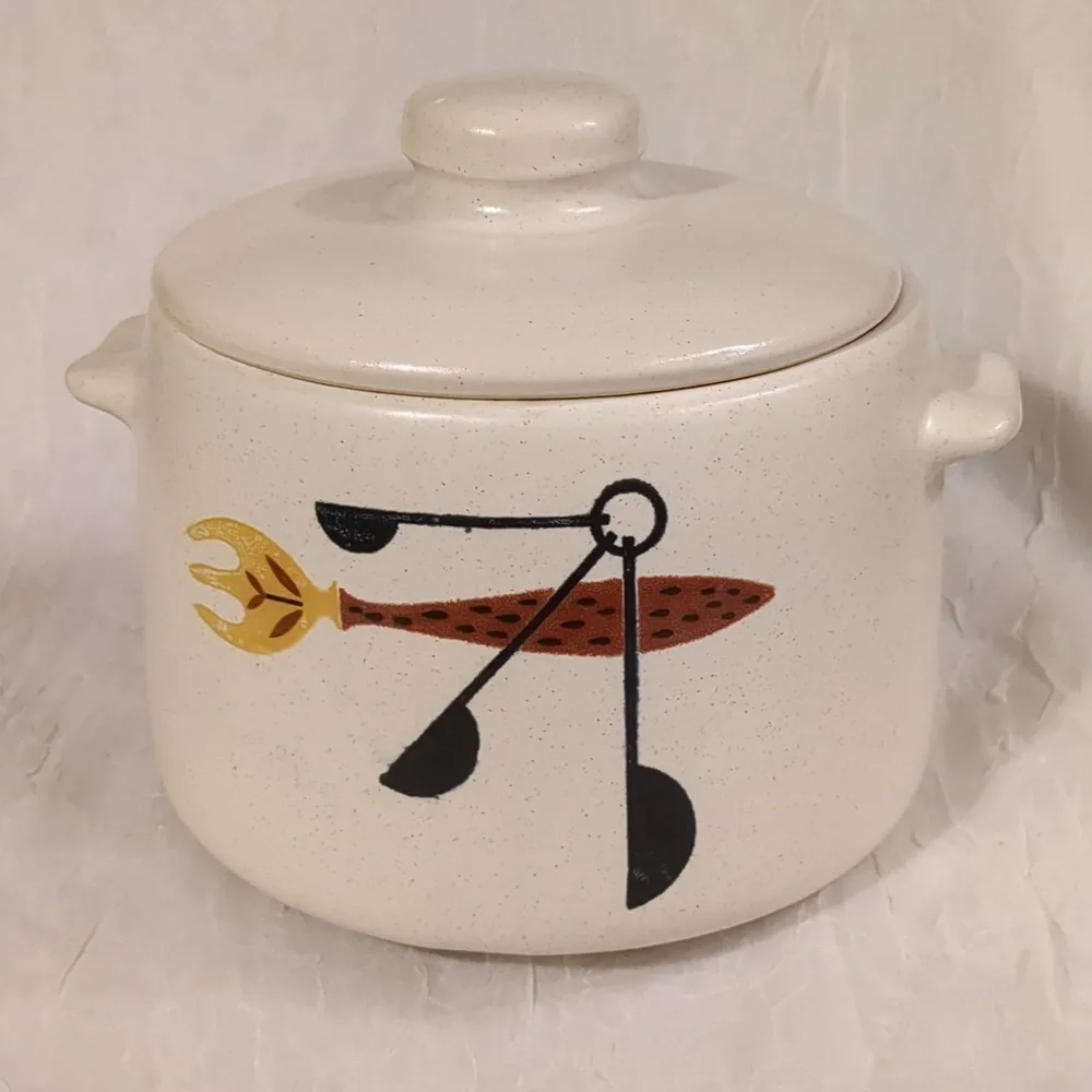 West Bend Bean Pot MCM Stoneware Ceramic With Lid Vtg Mid-Century 60s Kitsch